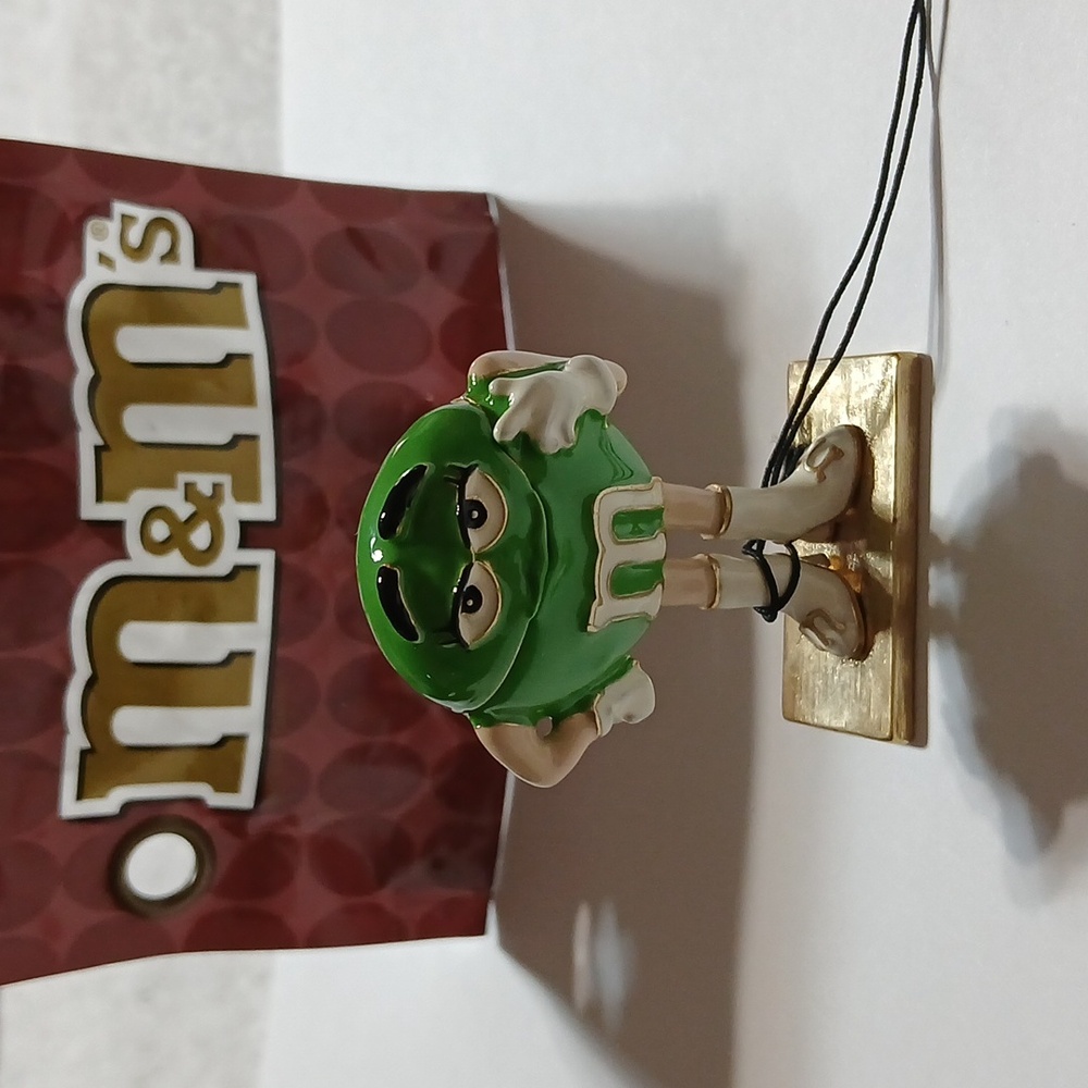 M&M MONET Enamel Trinket Box GREEN HINGED FIGURE